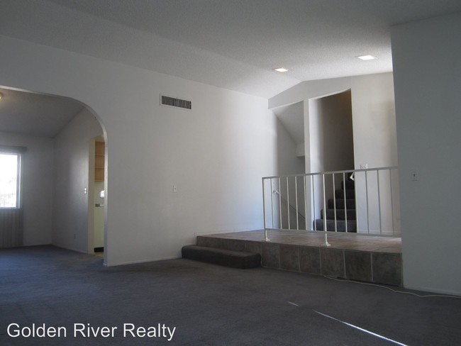 Building Photo - 5662 Ibanez Ave