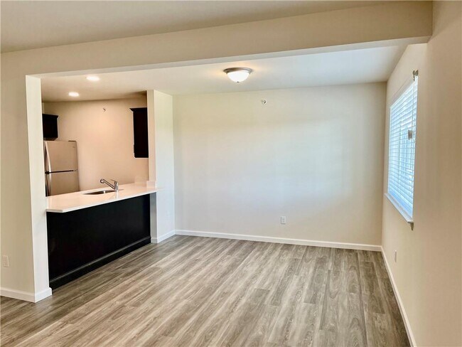 Building Photo - 206 Golf Links Rd
