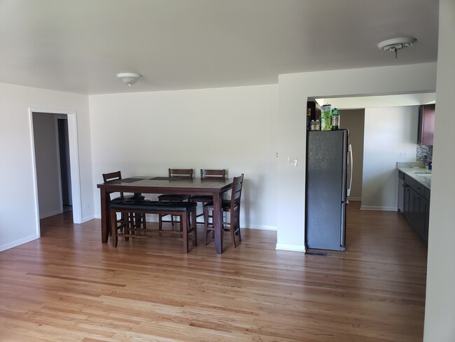 Foto del edificio - 954 Lilac Ln