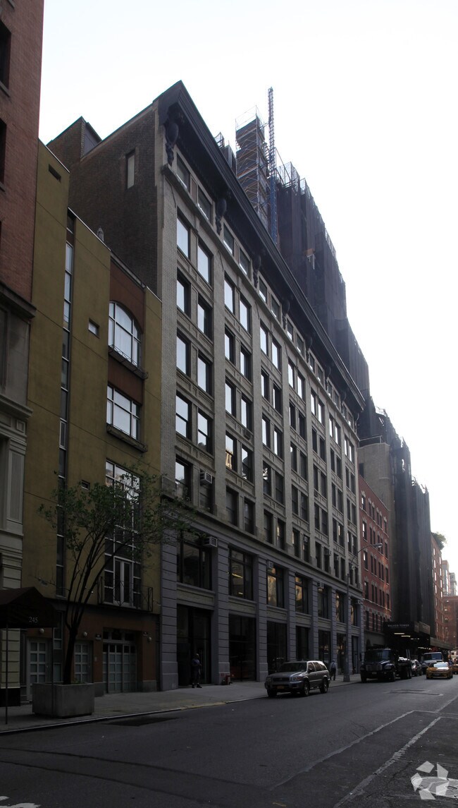 Foto del edificio - 227-239 W 17th St