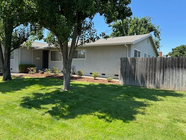 Building Photo - 1359 Palomar Cir