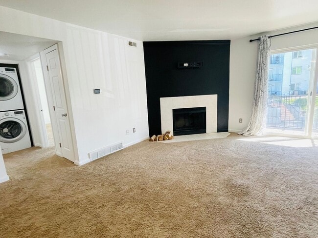 Building Photo - 2 Bedroom Condo in Denver