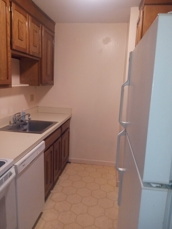 Building Photo - 36 Thompson Rd