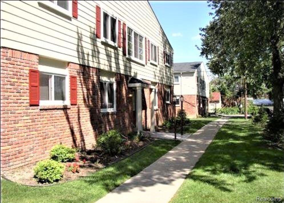 739 W Maple Rd, Clawson, MI 48017 Condo for Rent in Clawson, MI