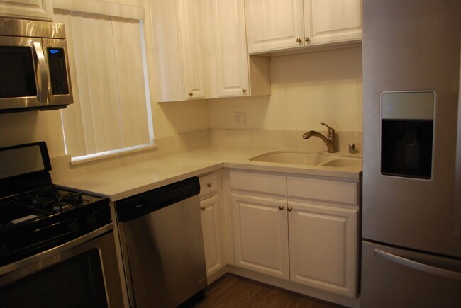 Building Photo - 503 S Guadalupe Ave