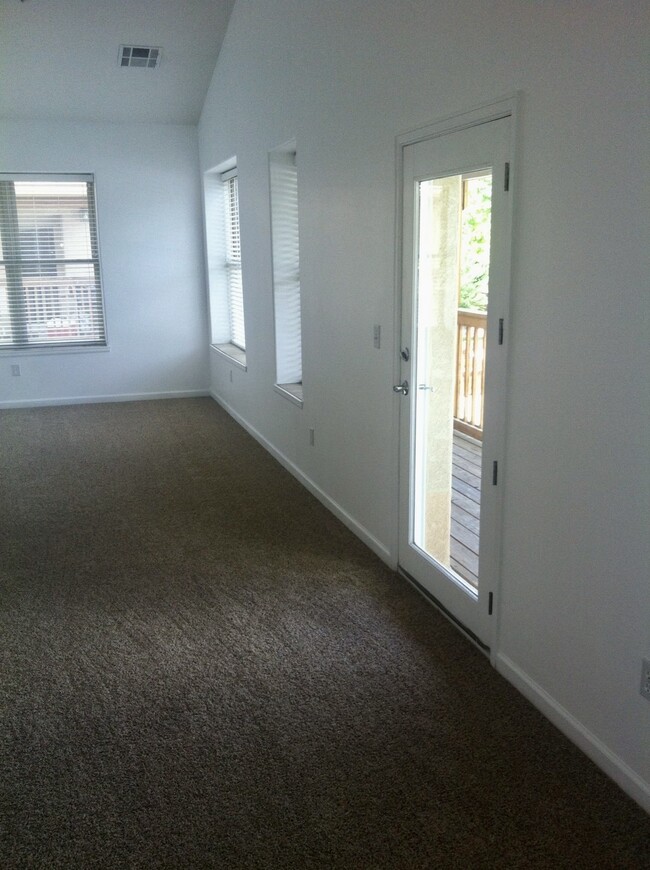 Living room w door to deck balcony - 1208 Walnut Ave