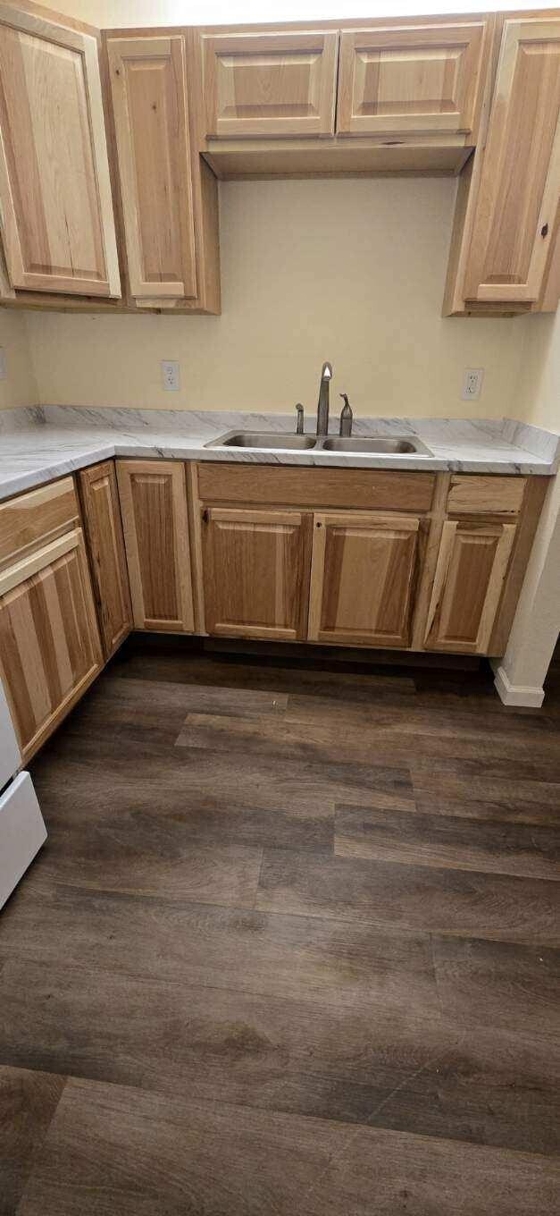 Foto del edificio - 405 W Oak St