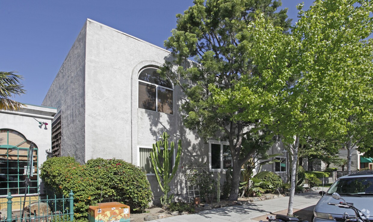 Building Photo - 4576 Park Blvd