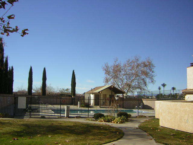 Building Photo - East Lancaster Home in gated community