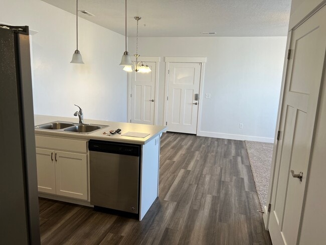 Building Photo - 767 N 380 W