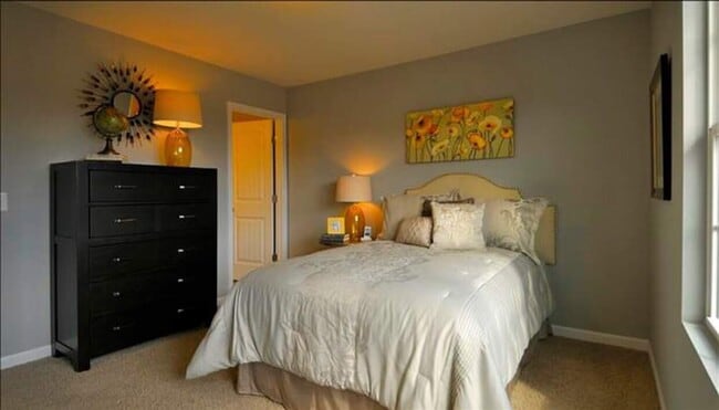 Bedroom for rent - 2026 Hickory Brook Drive