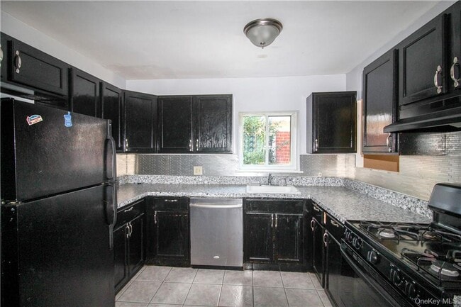Building Photo - 304 Woodworth Ave