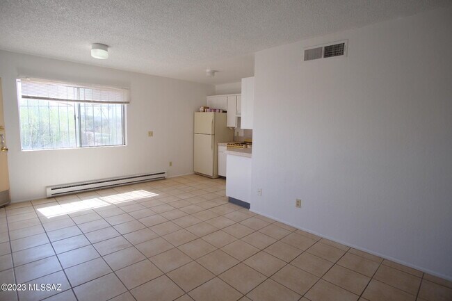 Building Photo - 2466 N Balboa Ave
