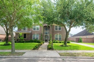 Building Photo - 2701 San Efrain St
