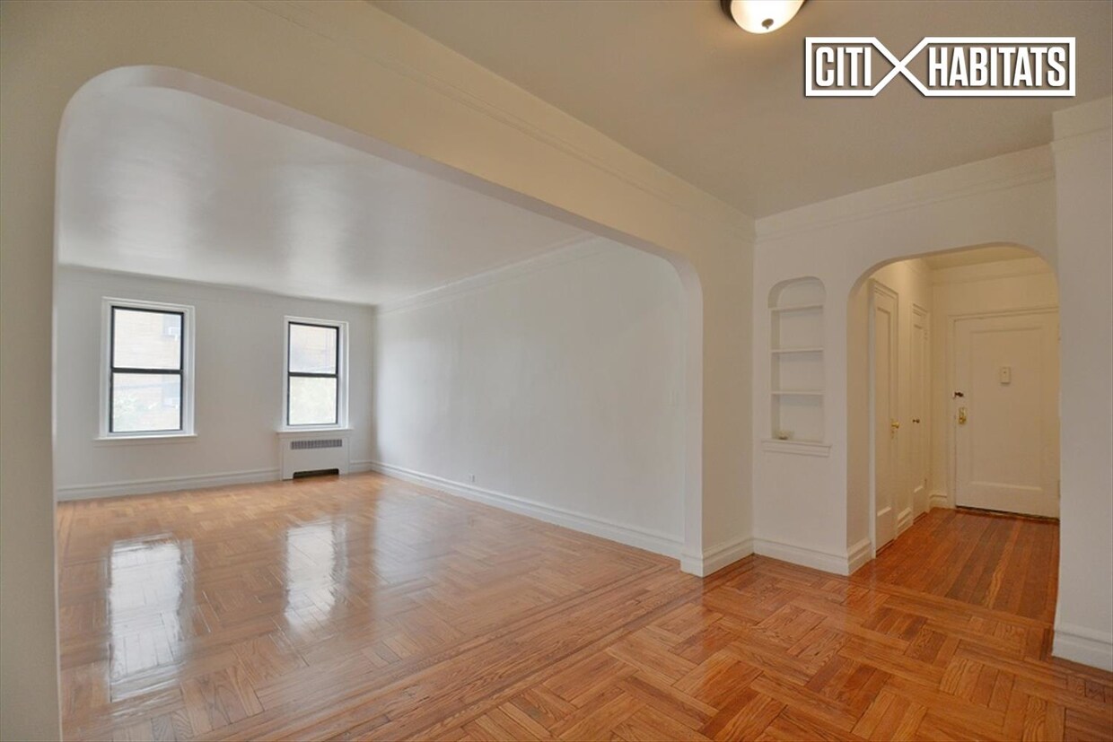 Primary Photo - 3000 Valentine Ave