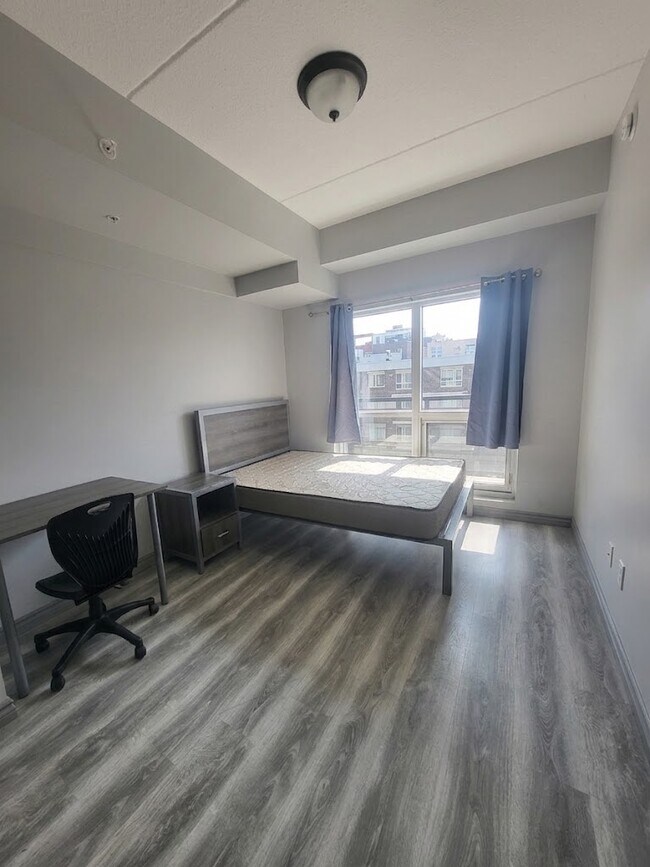 Building Photo - 275A Larch St