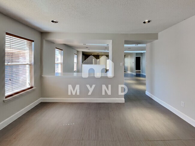 Building Photo - 5455 San Patricio Dr