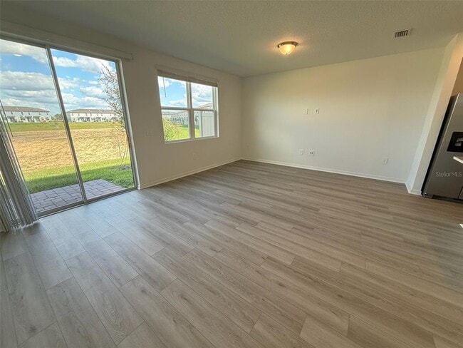 Foto del edificio - 16386 Bird of Paradise Ave