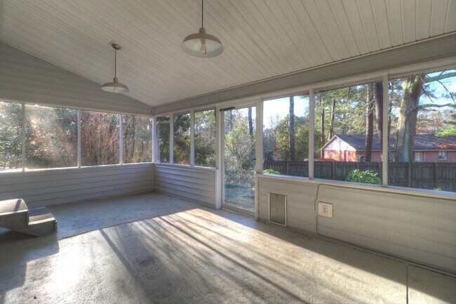 Building Photo - 1291 Todiway Ct