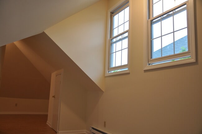 Photo - 337 S Broadway Park Apartment