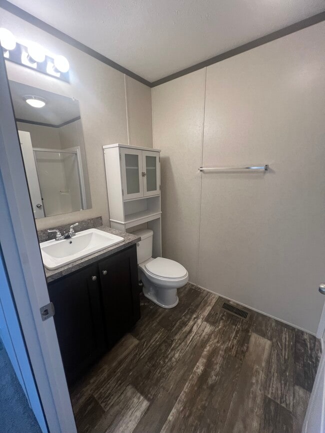 Building Photo - 130 Shiawassee River Dr