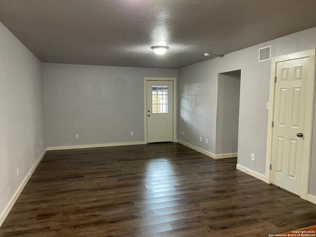 Foto del edificio - 520 Gentleman Rd