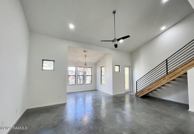 Building Photo - 137 St Germaine Cir