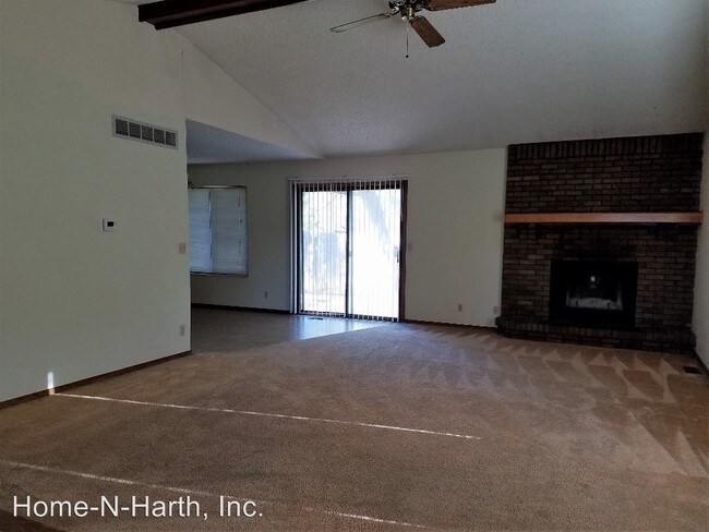Building Photo - 8511 E Parkmont Dr