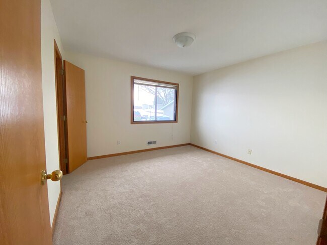 Main bedroom - 3243 Dodd Ln