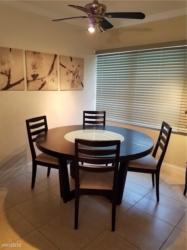 Foto del edificio - 2 br, 2 bath  - 2615 NE 33rd Ave