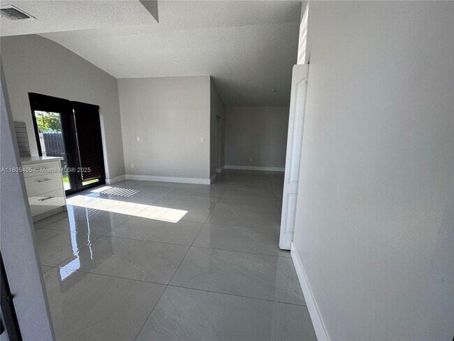 Foto del edificio - 12237 SW 193rd St