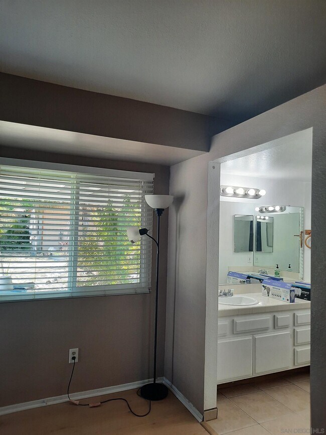 Foto del edificio - 21705 Walnut St