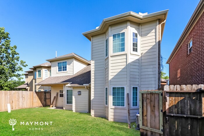Building Photo - 14623 Sanour Dr