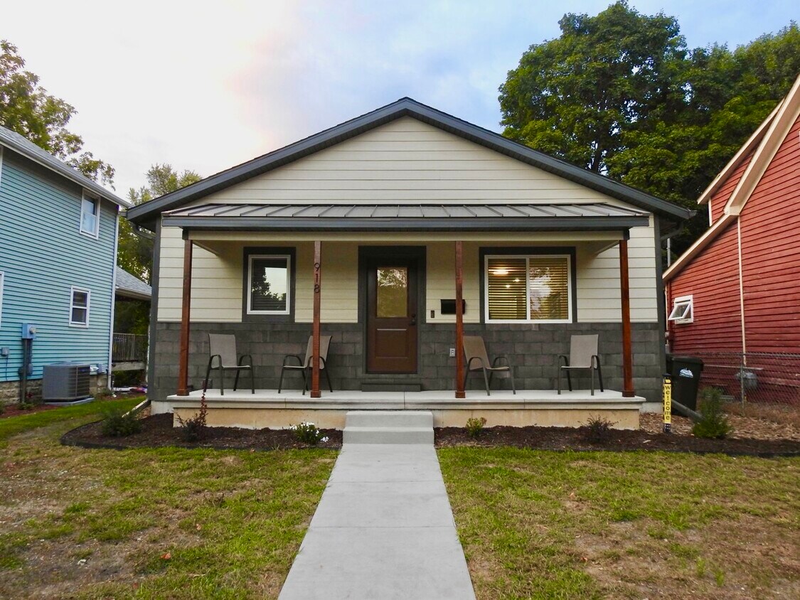 Foto principal - 918 E Bloomington St
