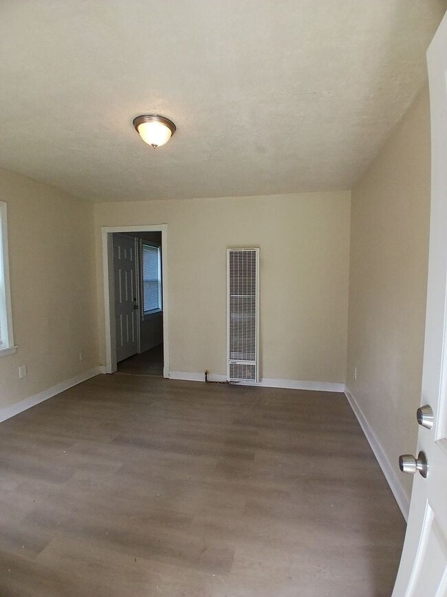 Building Photo - Delightful 2 bedroom 1 bath duplex - Open ...