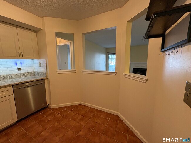 Foto del edificio - 15 Forest Glen Cir