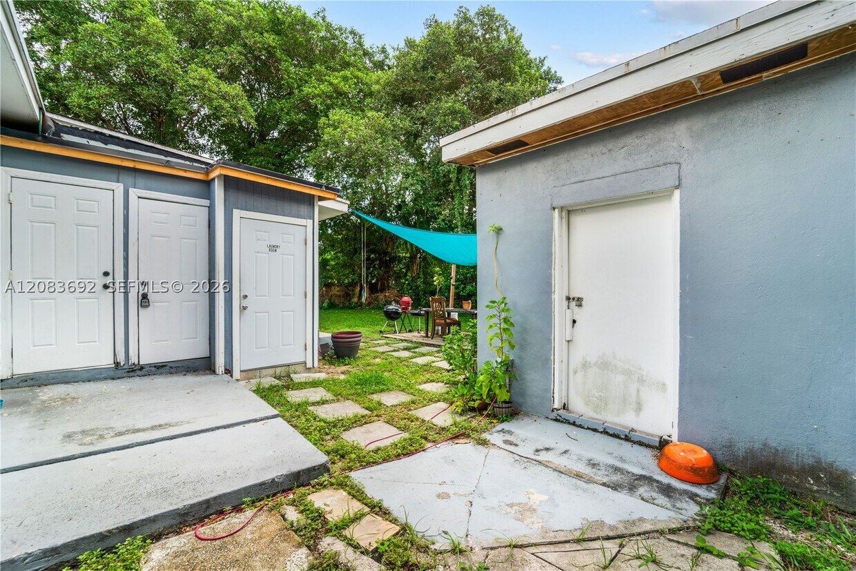 Foto del edificio - 1136 NE 167th St