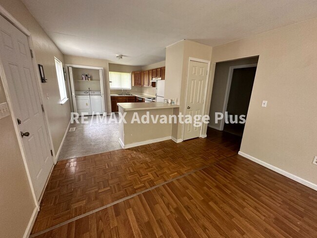 Foto del edificio - 9906 Green Bay Rd