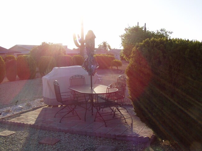 Foto del edificio - 9518 W Willowbrook Dr