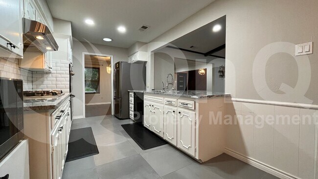Foto del edificio - 1724 Westlake Dr