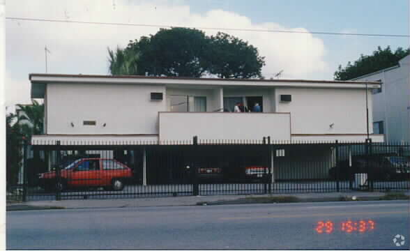 Foto del edificio - 6958 Fulton Ave