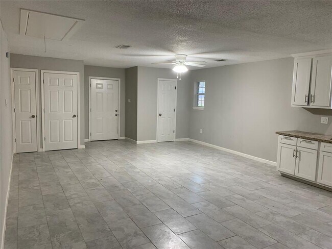 Building Photo - 17219 Lillian Ln