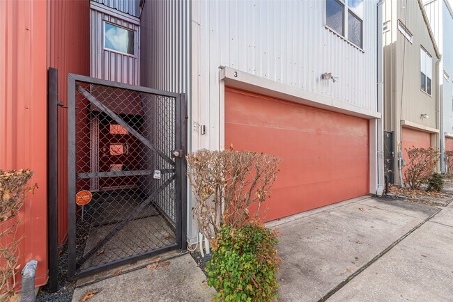 Foto del edificio - 3 N Ennis St