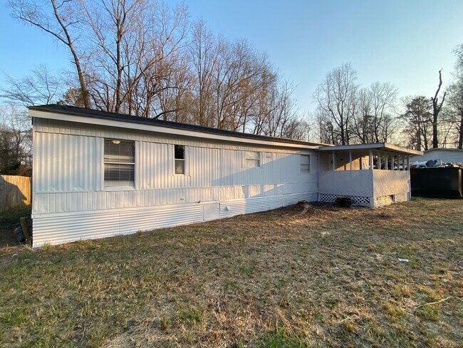 Building Photo - 114 Skyland Dr E