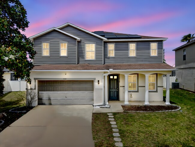 Foto del edificio - Perfect 4BR two story home with a Pool & Near Disney