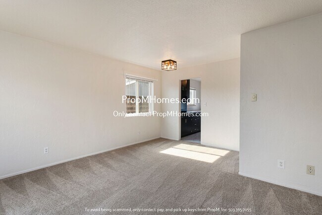 Foto del edificio - Move-In Special! Sleek 2BR in NE Portland ...
