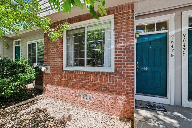 Photo - Bright Littleton Townhome with Vaulted Ceilings & Fireplace