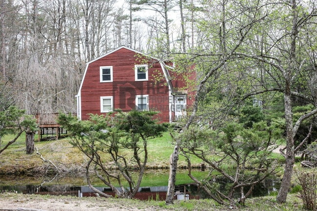 Building Photo - 6 Spruce Ln