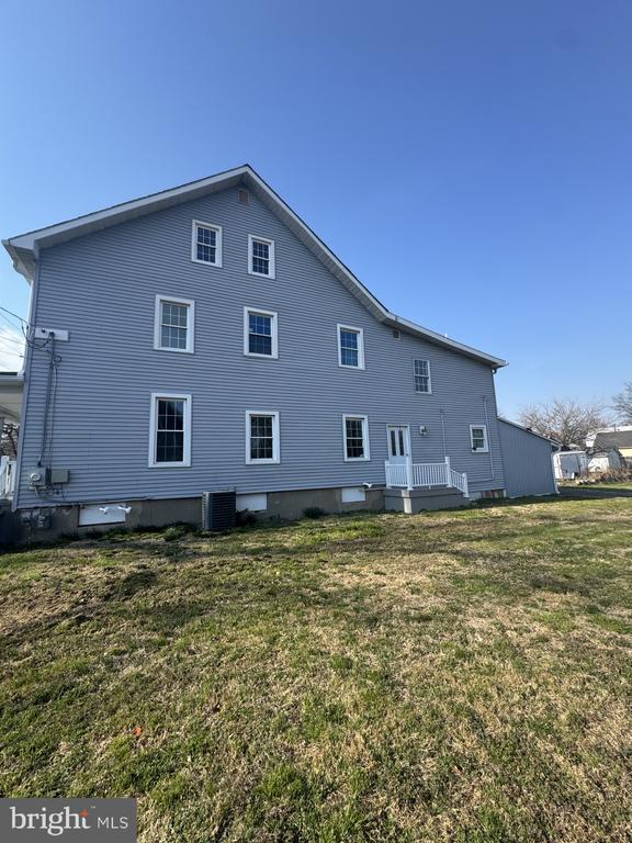 Foto del edificio - 332 E Broadway