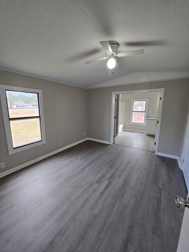 Foto del edificio - 8900 Kiger Rd